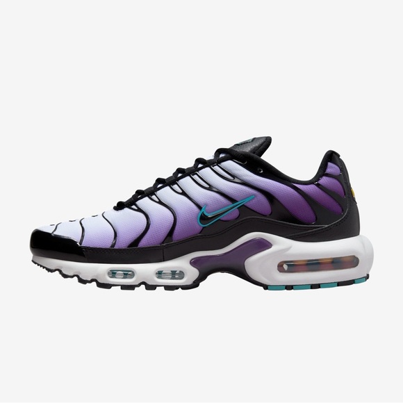 Nike Air Max Plus
Men's/Shoes/Casual Sneakers - Picture 3 of 6